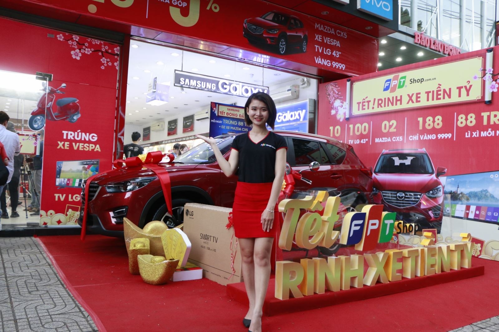 FPT Shop trao 15 chỉ vàng 9999 đầu tiên cho khách hàng may mắn khi mua smartphone OPPO