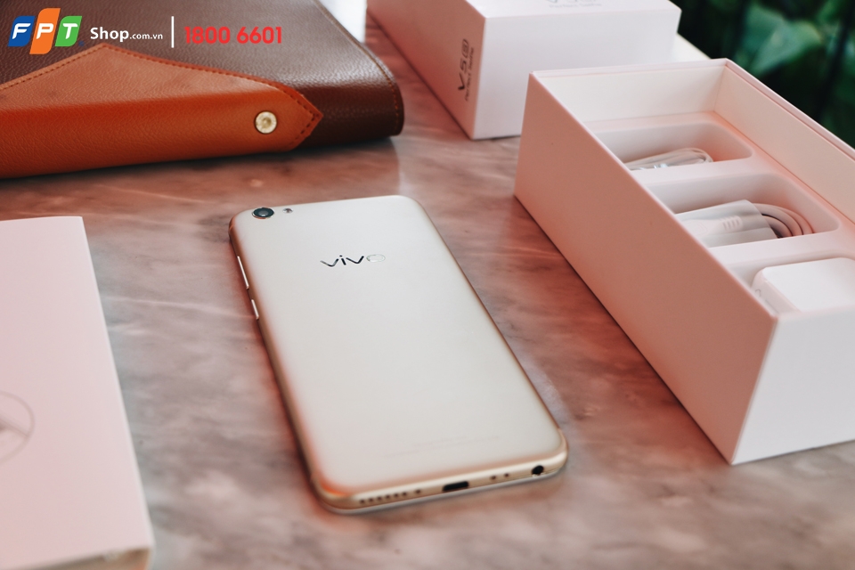 Vivo V5s giảm mạnh 1,2 triệu đồng tại FPT Shop