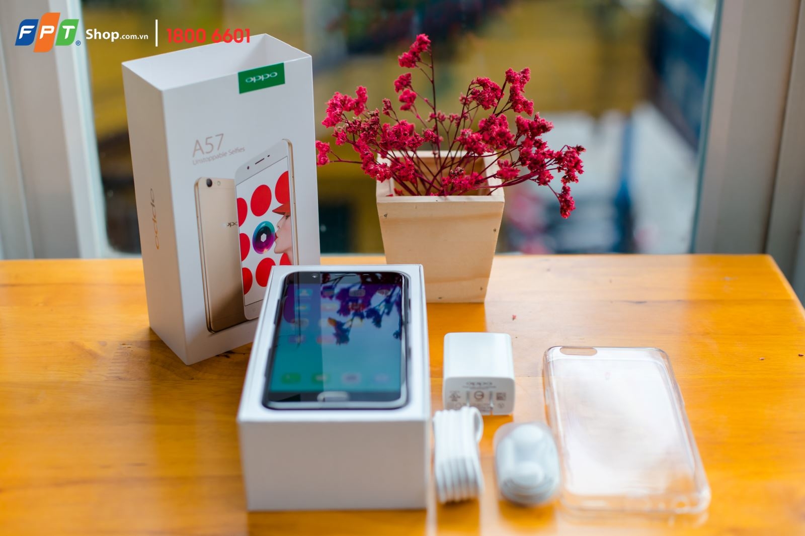 OPPO FPT Shop tặng bộ quà công nghệ trị giá 2 triệu đồng cho khách mua OPPO