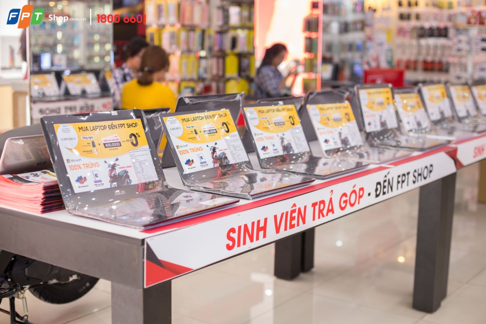 FPT Shop hỗ trợ trả góp 0% lãi suất cho khách mua laptop