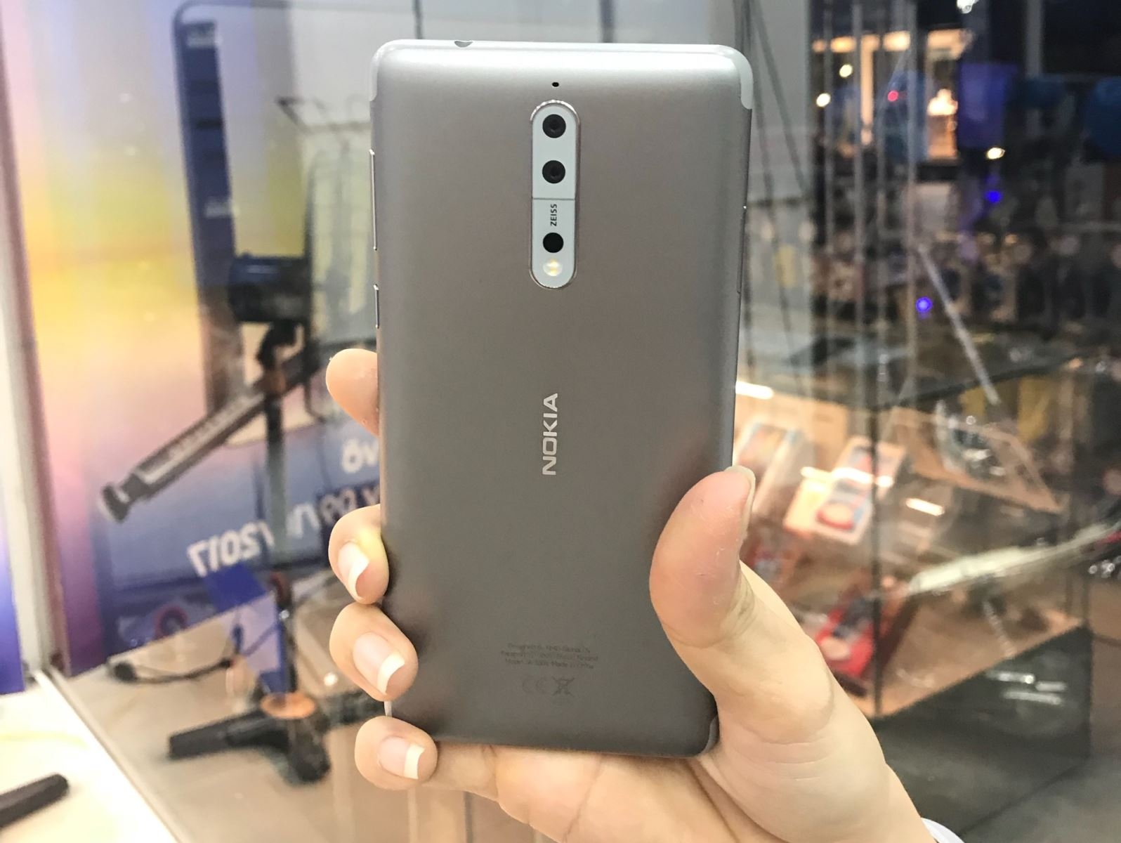 Nhận ngay phiếu mua hàng 2 triệu đồng khi đặt trước Nokia 8 tại FPT Shop