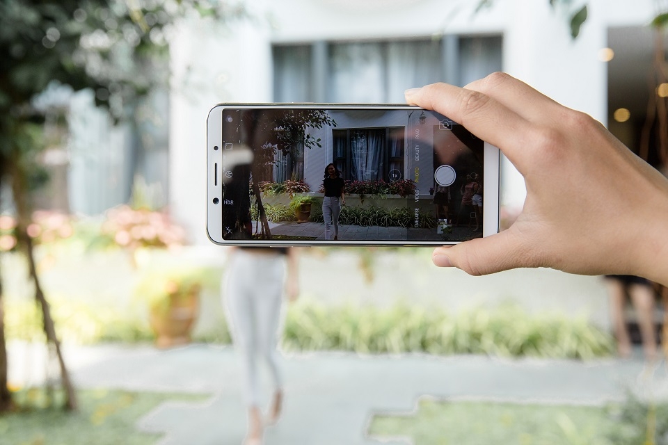 Tết FPT Shop FPTS Shop tặng thêm sạc dự phòng Tekin cao cấp khi mua OPPO F5