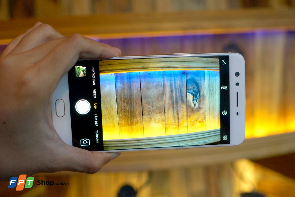 Rinh OPPO F3 Plus tại FPT Shop lái SH về nhà