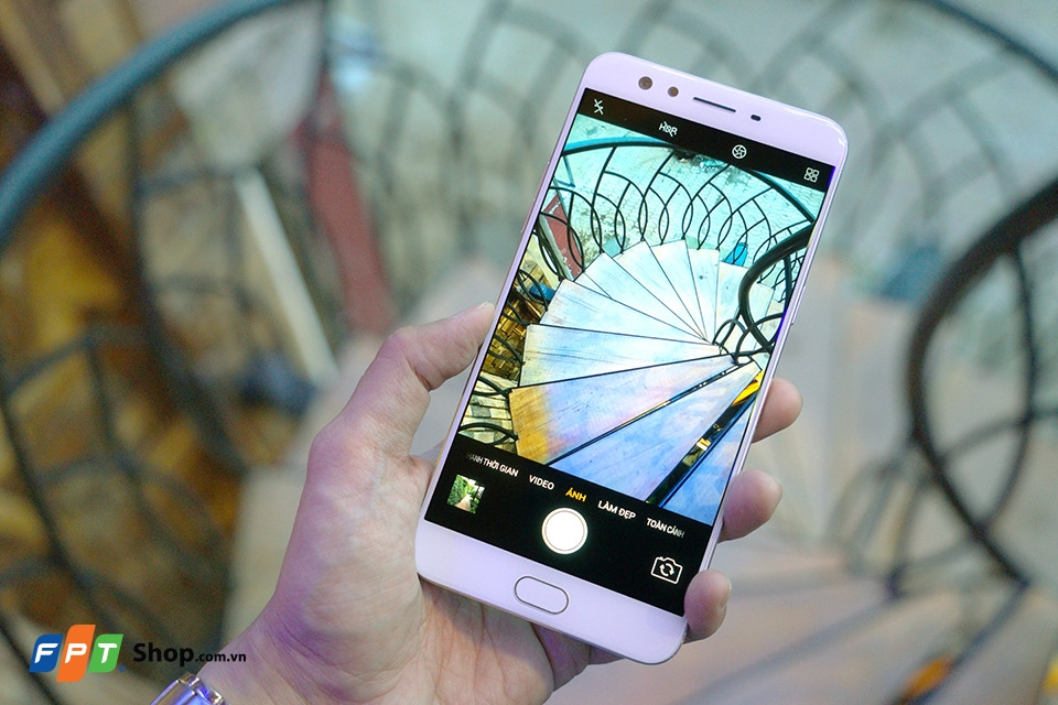 Chúc mừng khách hàng đầu tiên may mắn trúng xe SH khi mua smartphone OPPO (Đợt 1)