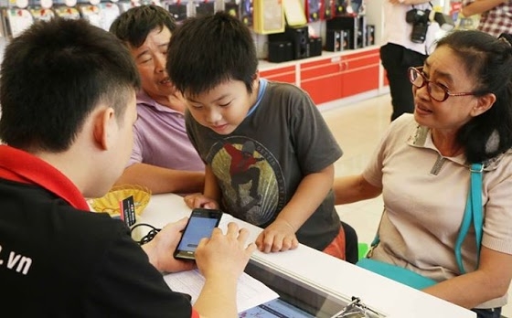 Trúng xe Honda Vision mỗi tuần khi đóng tiền điện, nước, internet, trả góp tại FPT Shop