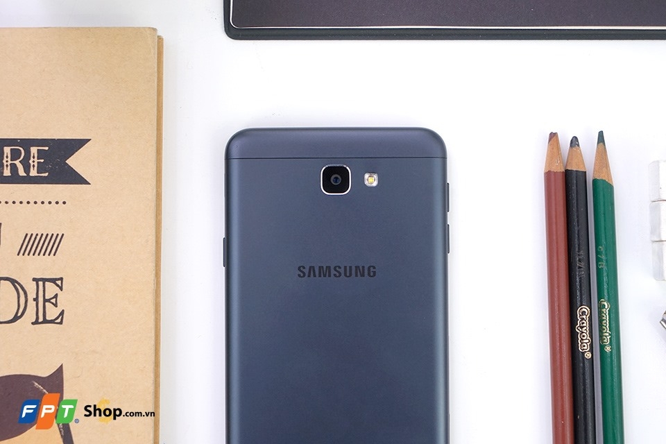 Samsung Galaxy J7 (ảnh 2)