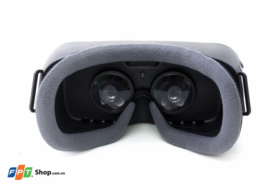 Trên tay Samsung Gear VR 2017: Thiết kế không đổi (Ảnh 2)