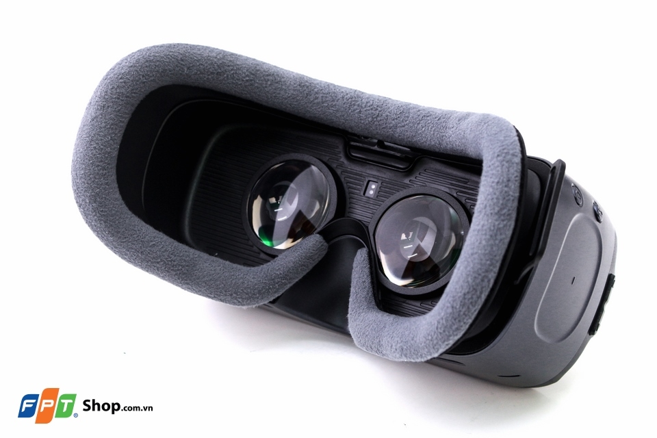 Trên tay Samsung Gear VR 2017: Thiết kế không đổi (Ảnh 3)