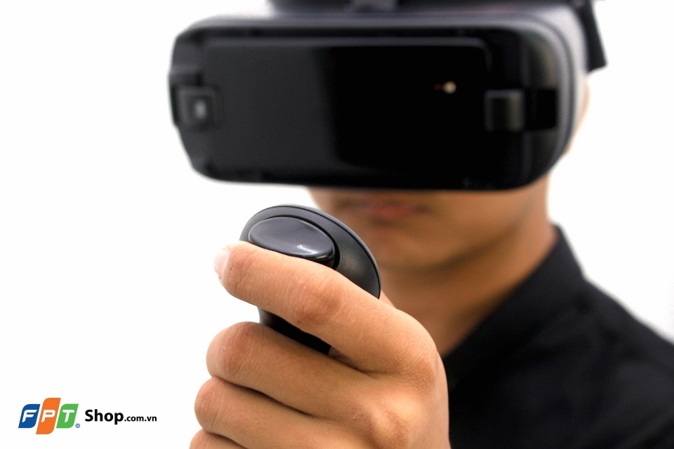 Trên tay Samsung Gear VR 2017: Thiết kế không đổi (Ảnh 15)