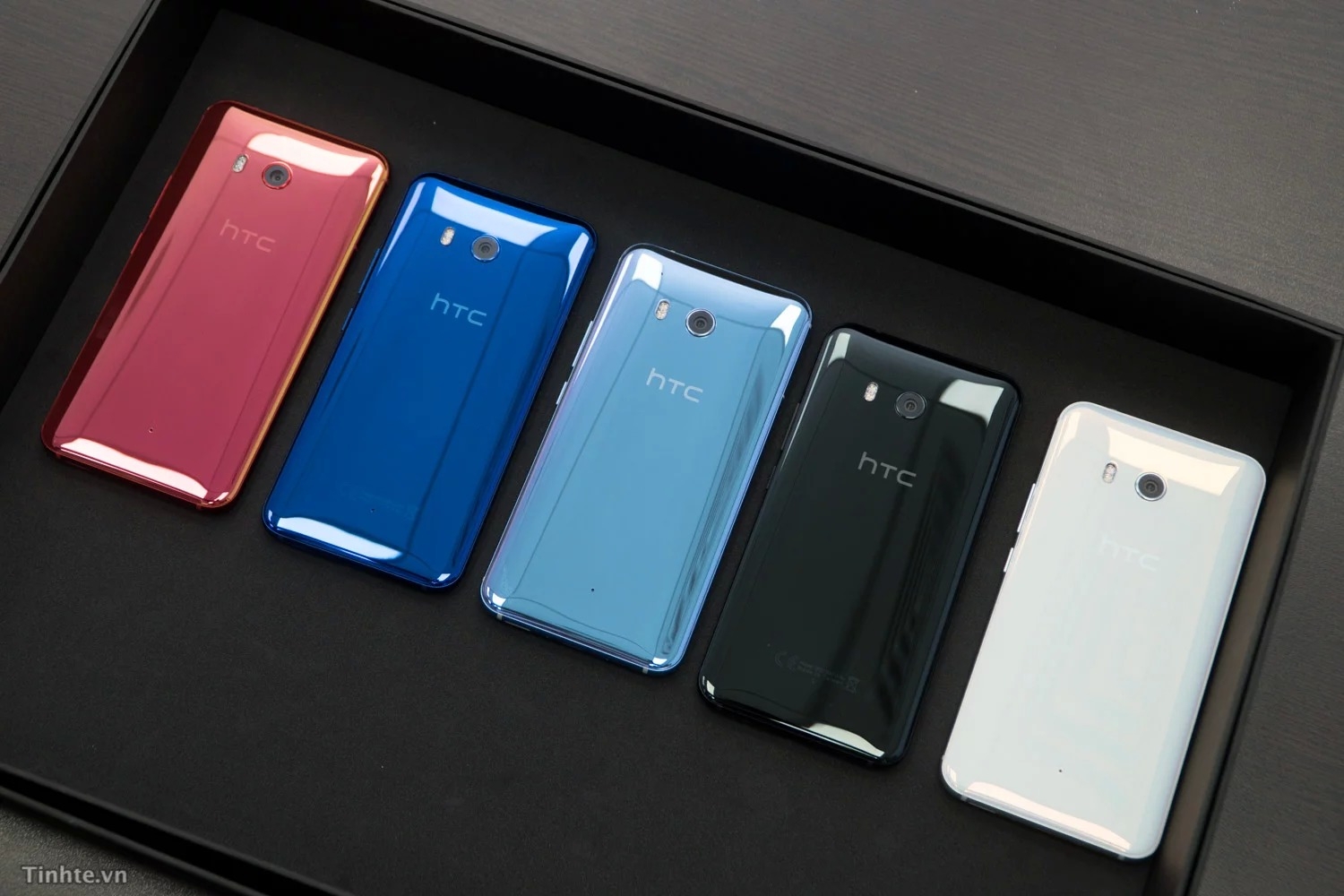 HTC U11 Xanh Sapphire sẽ lên kệ vào ngày 24/7 (ảnh 1)