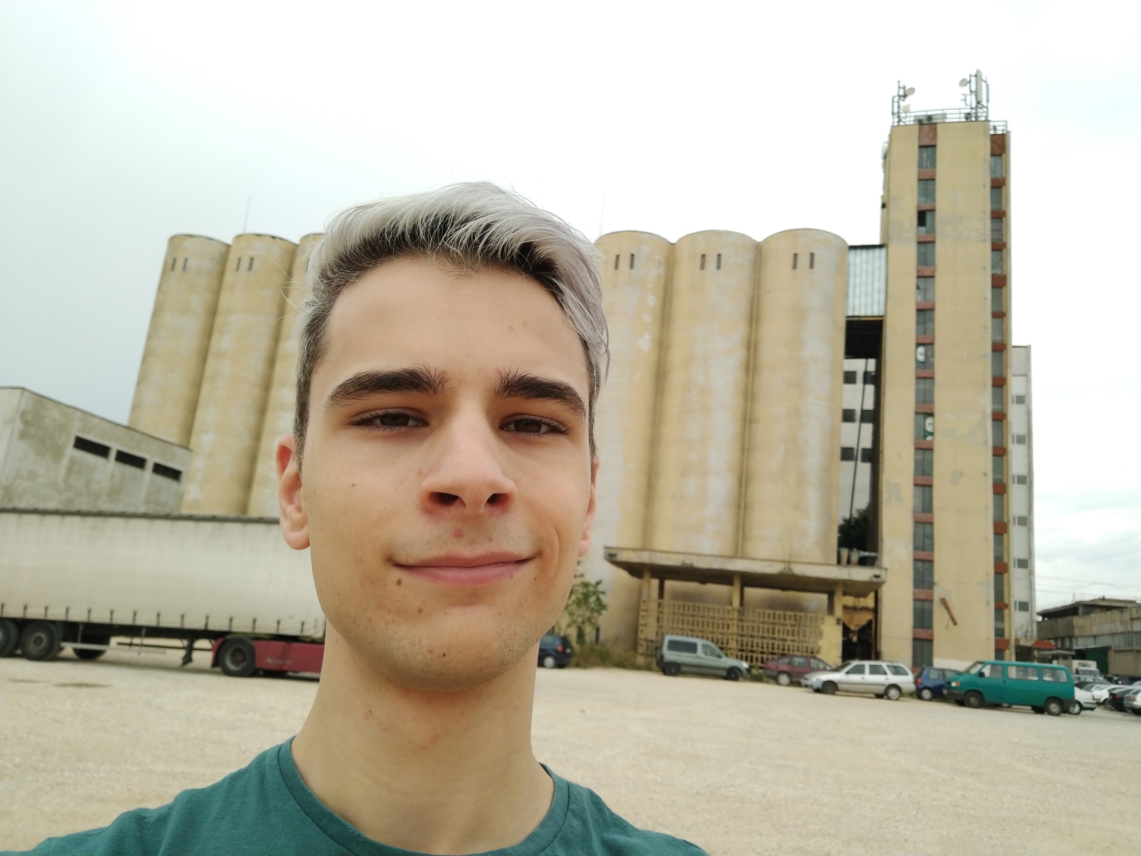 So sánh camera selfie trên OnePlus 5 và Galaxy S8 (ảnh 7) So sánh camera selfie trên OnePlus 5 và Galaxy S8 (ảnh 7)