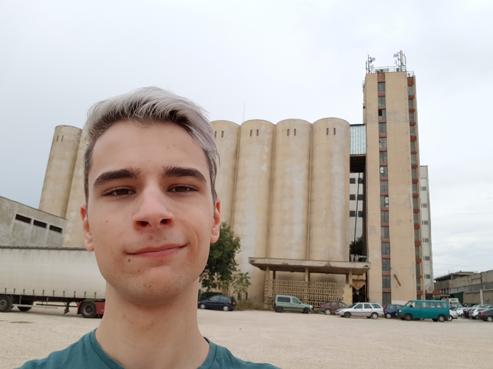 So sánh camera selfie trên OnePlus 5 và Galaxy S8 (ảnh 8) So sánh camera selfie trên OnePlus 5 và Galaxy S8 (ảnh 8)
