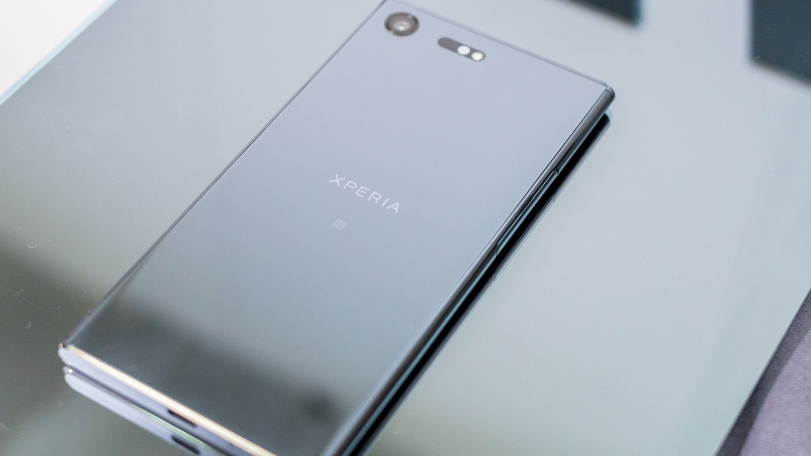 Sony Xperia XZ Premium (ảnh 3) Sony Xperia XZ Premium (ảnh 3)