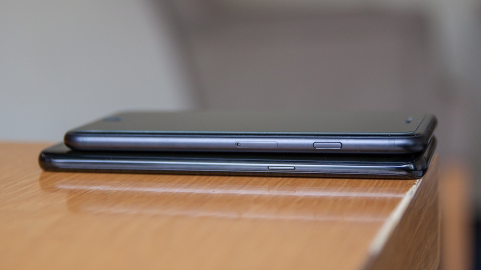 Samsung Galaxy S8 khoe dáng cùng Apple iPhone 7 (Ảnh 5) Samsung Galaxy S8 khoe dáng cùng Apple iPhone 7 (Ảnh 5)