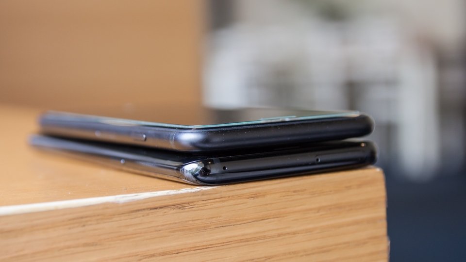 Samsung Galaxy S8 khoe dáng cùng Apple iPhone 7 (Ảnh 6) Samsung Galaxy S8 khoe dáng cùng Apple iPhone 7 (Ảnh 6)