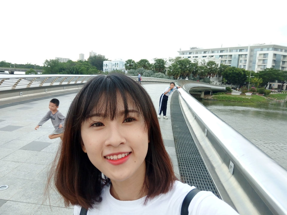 Dạo phố hồ Bán Nguyệt cùng chuyên gia selie OPPO F3 (Ảnh 1)