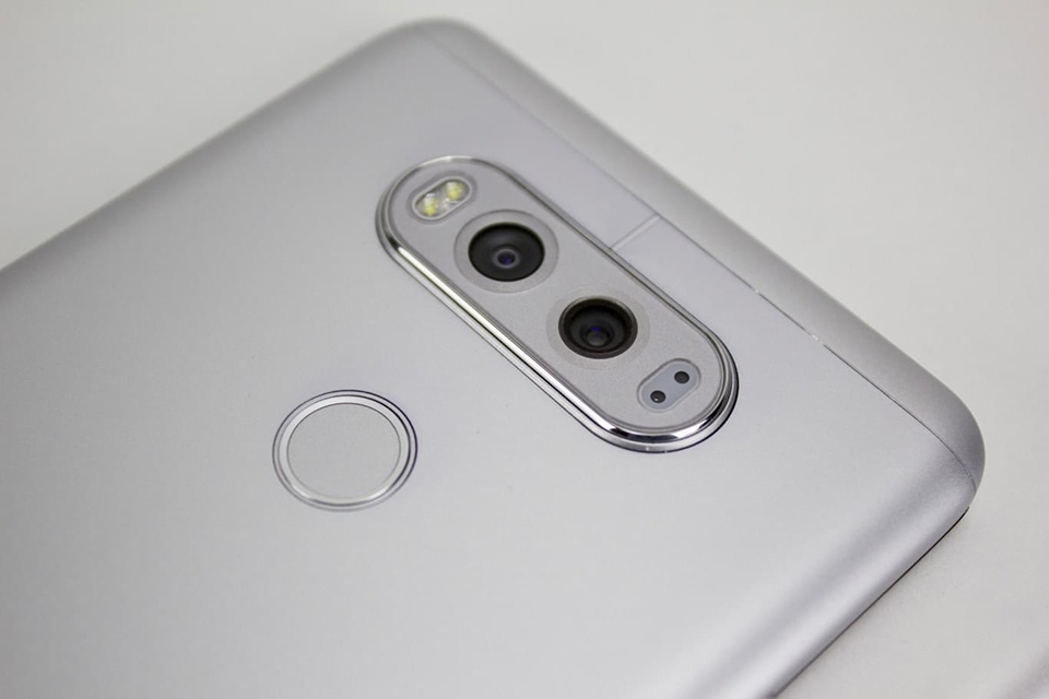 LG V30
