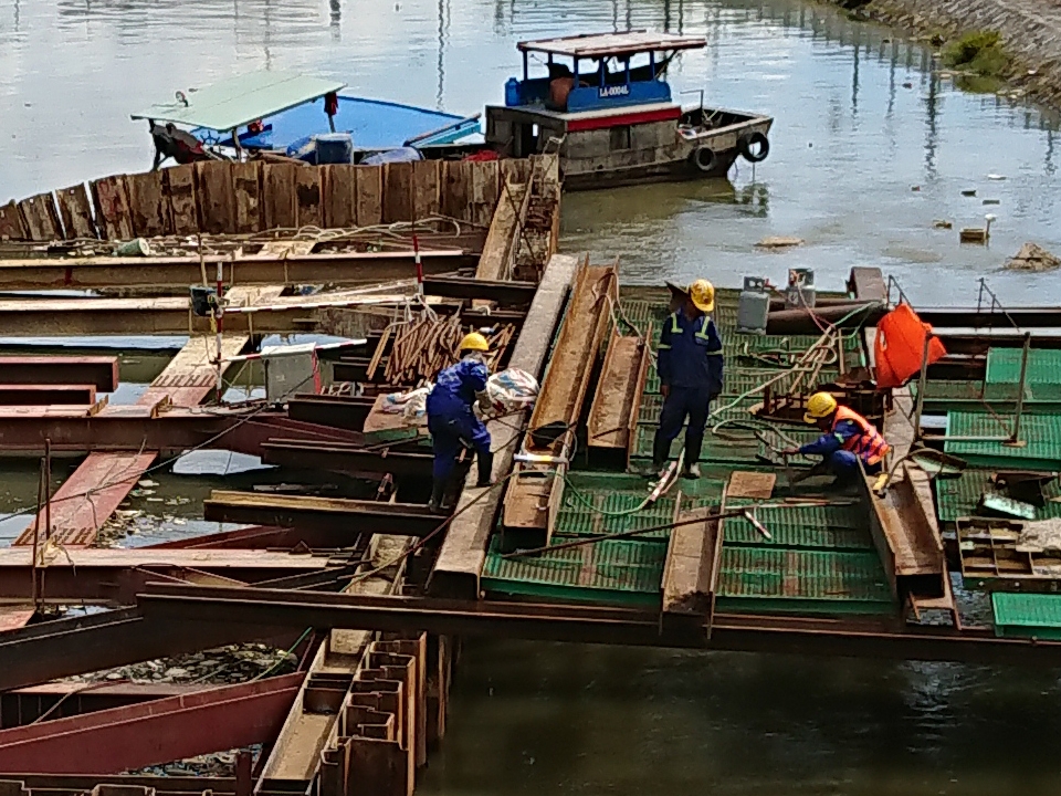 Crop 100% (Ảnh 1) Crop 100% (Ảnh 1)