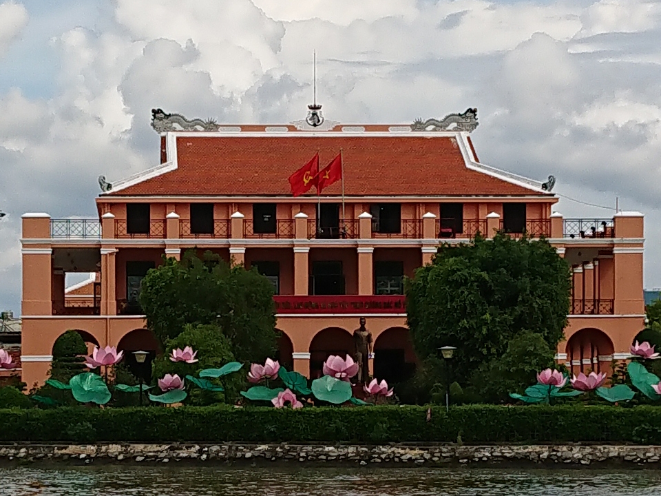 Crop 100% (Ảnh 3) Crop 100% (Ảnh 3)