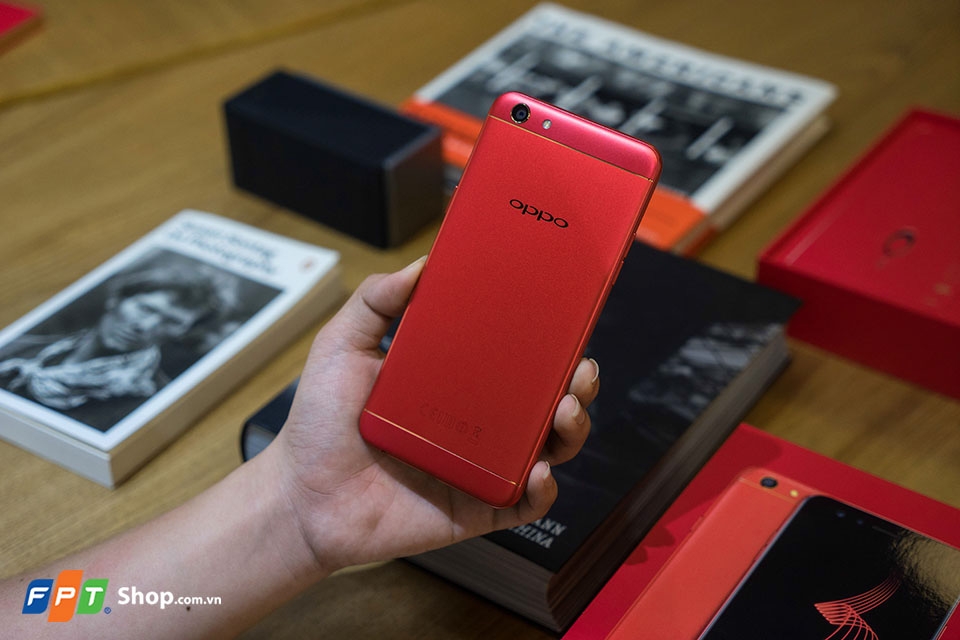 OPPO F3 Red (ảnh 3) OPPO F3 Red (ảnh 3)