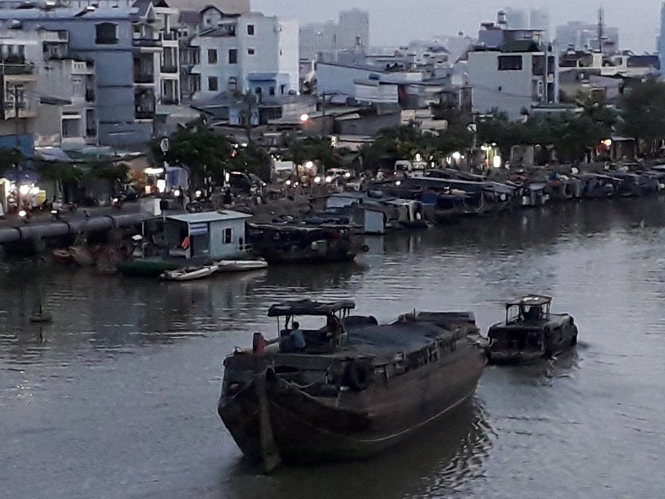 Ảnh crop thiếu sáng Galaxy J3 Pro (ảnh 1)