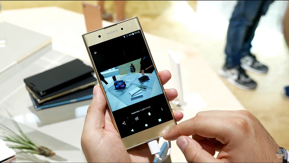 Xperia XA1 Plus (ảnh 8)