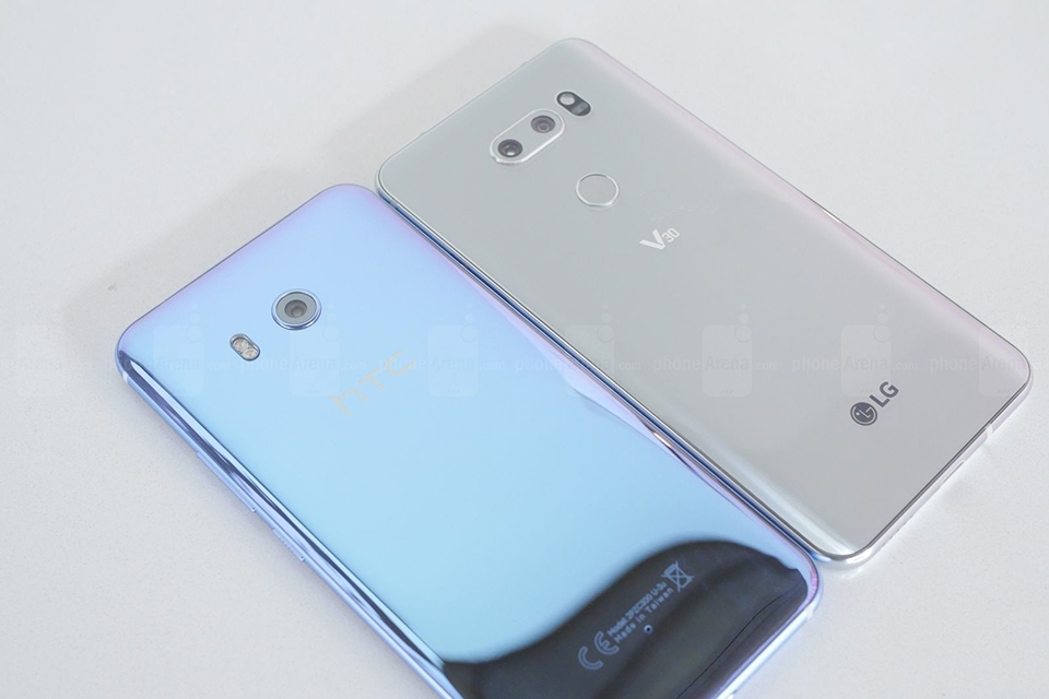 LG V30 và HTC U11 (ảnh 2) LG V30 và HTC U11 (ảnh 2)