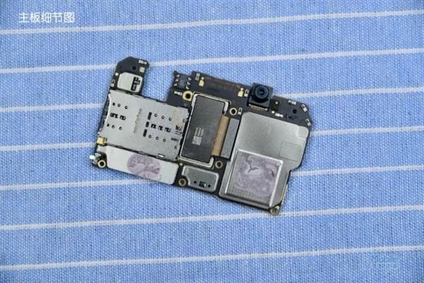 Huawei Mate 10 (ảnh 9) Huawei Mate 10 (ảnh 9)