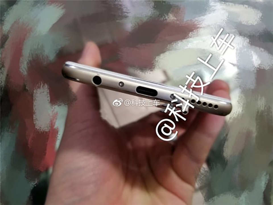 Huawei P11 Plus lộ ảnh thực tế trên tay (ảnh 1) Huawei P11 Plus lộ ảnh thực tế trên tay (ảnh 1)