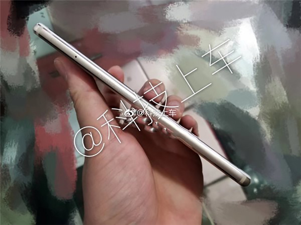 Huawei P11 Plus lộ ảnh thực tế trên tay (ảnh 3) Huawei P11 Plus lộ ảnh thực tế trên tay (ảnh 3)