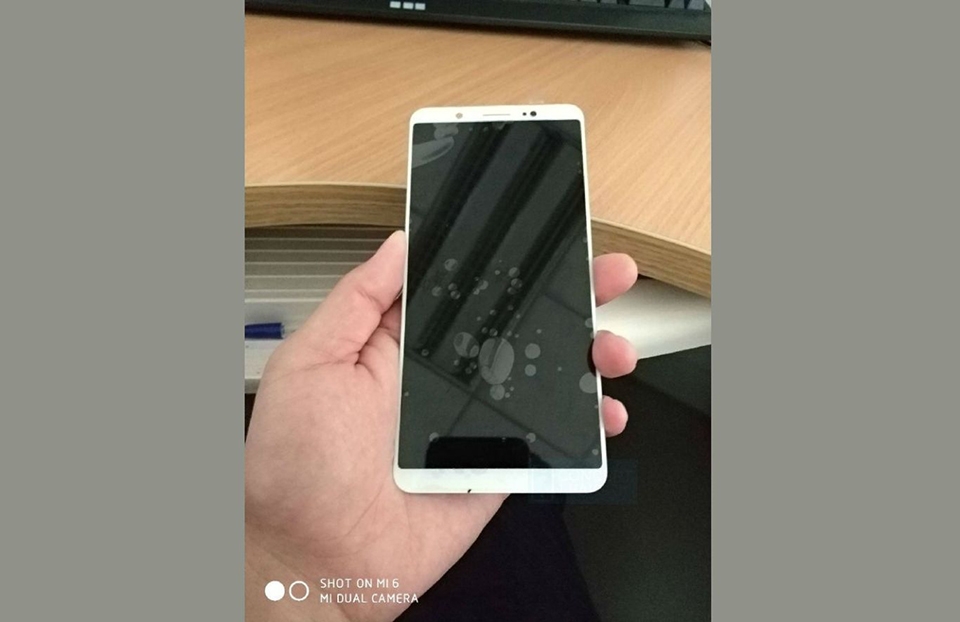 Xiaomi Redmi Note 5 lộ ảnh thực tế trên tay người dùng