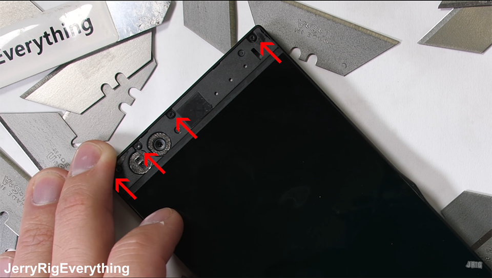 Mổ bụng Razer Phone  (ảnh 2)