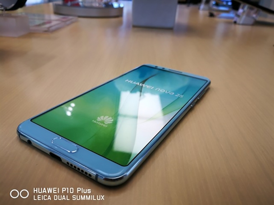 Huawei Nova 2s lộ ảnh thực tế (ảnh 1)