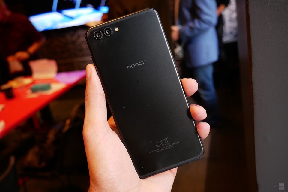 Trên tay và đánh giá nhanh Honor V10 (ảnh 7) Trên tay và đánh giá nhanh Honor V10 (ảnh 7)