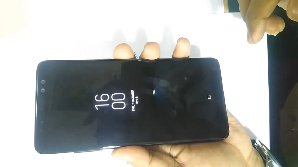 Galaxy A8+ (2018) lộ video trên tay