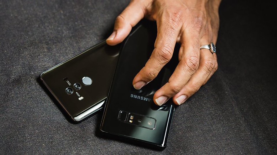 So sánh ảnh chụp đêm giữa Note 8 và Mate 10 (ảnh 3) So sánh ảnh chụp đêm giữa Note 8 và Mate 10 (ảnh 3)