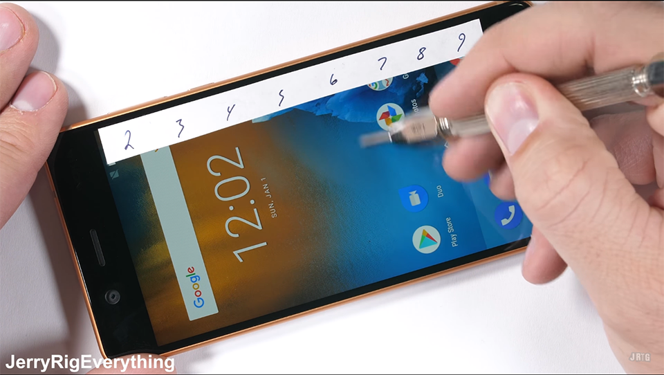 Thử độ bền Nokia 5 (ảnh 1)