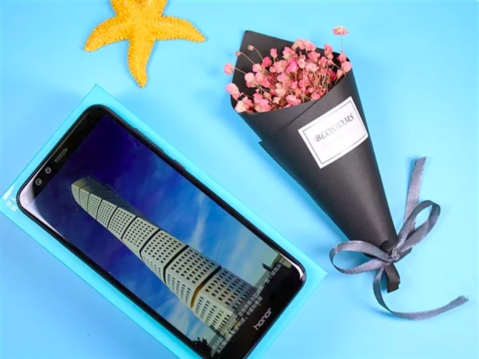 Trên tay Honor 9 Lite (ảnh 1)