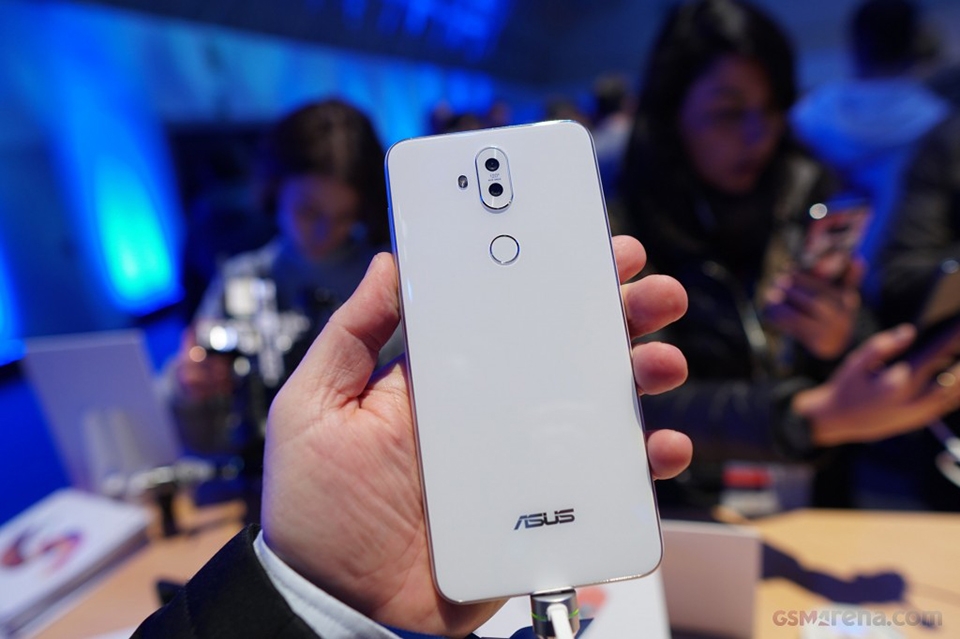 Zenfone 5 Lite chính thức ra mắt (ảnh 2)