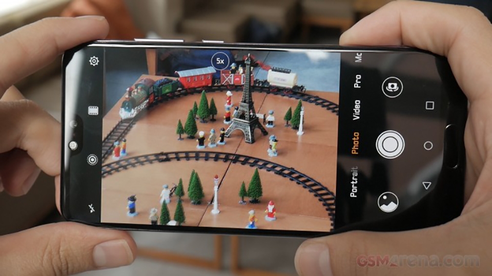 Trên tay Huawei P20 Pro (ảnh 3) Trên tay Huawei P20 Pro (ảnh 3)