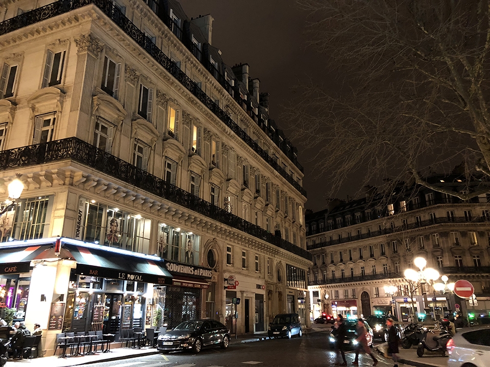 Ảnh thiếu sáng chụp từ camera iPhone X Ảnh thiếu sáng chụp từ camera iPhone X
