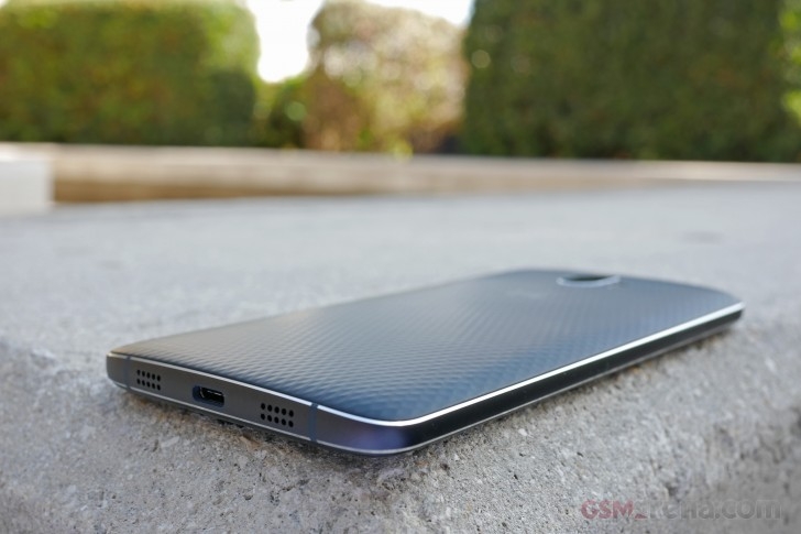 Với viền Crôm khá bắt mắt Với viền Crôm khá bắt mắt