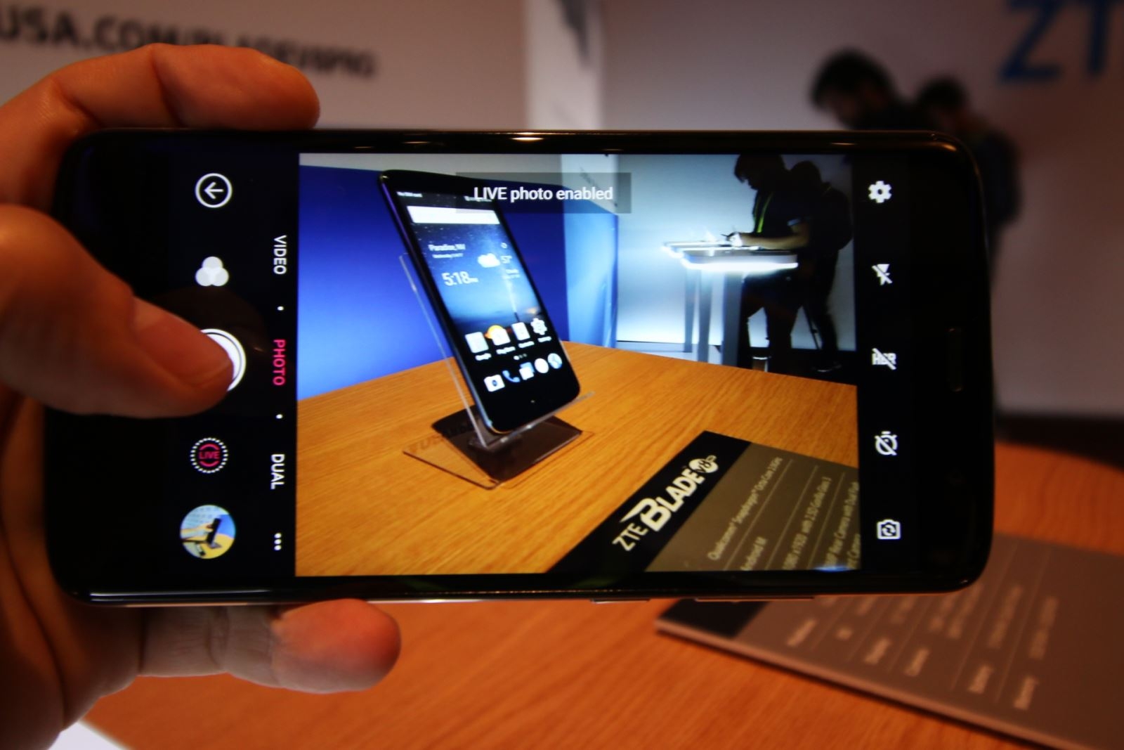 Camera kép với độ phân giải 13 mega-pixel Camera kép với độ phân giải 13 mega-pixel