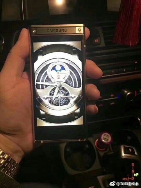 Đã xuất hiện flagship nắp gập từ Samsung Đã xuất hiện flagship nắp gập từ Samsung