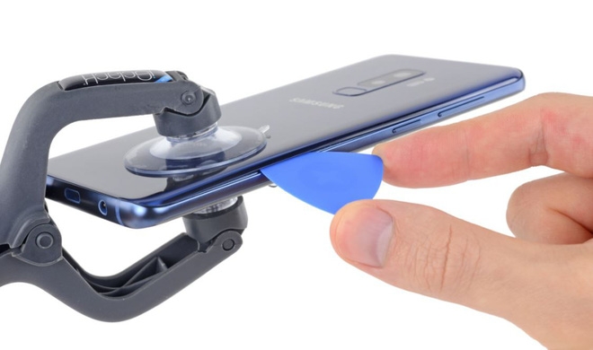 Mổ bụng Samsung Galaxy S9+ để khám phá linh kiện