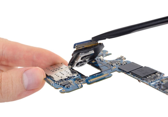 Mổ bụng Samsung Galaxy S9+ để khám phá linh kiện