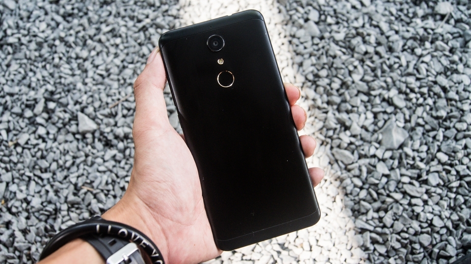 Wiko View XL màn hình Full View cháy hàng vì sao?