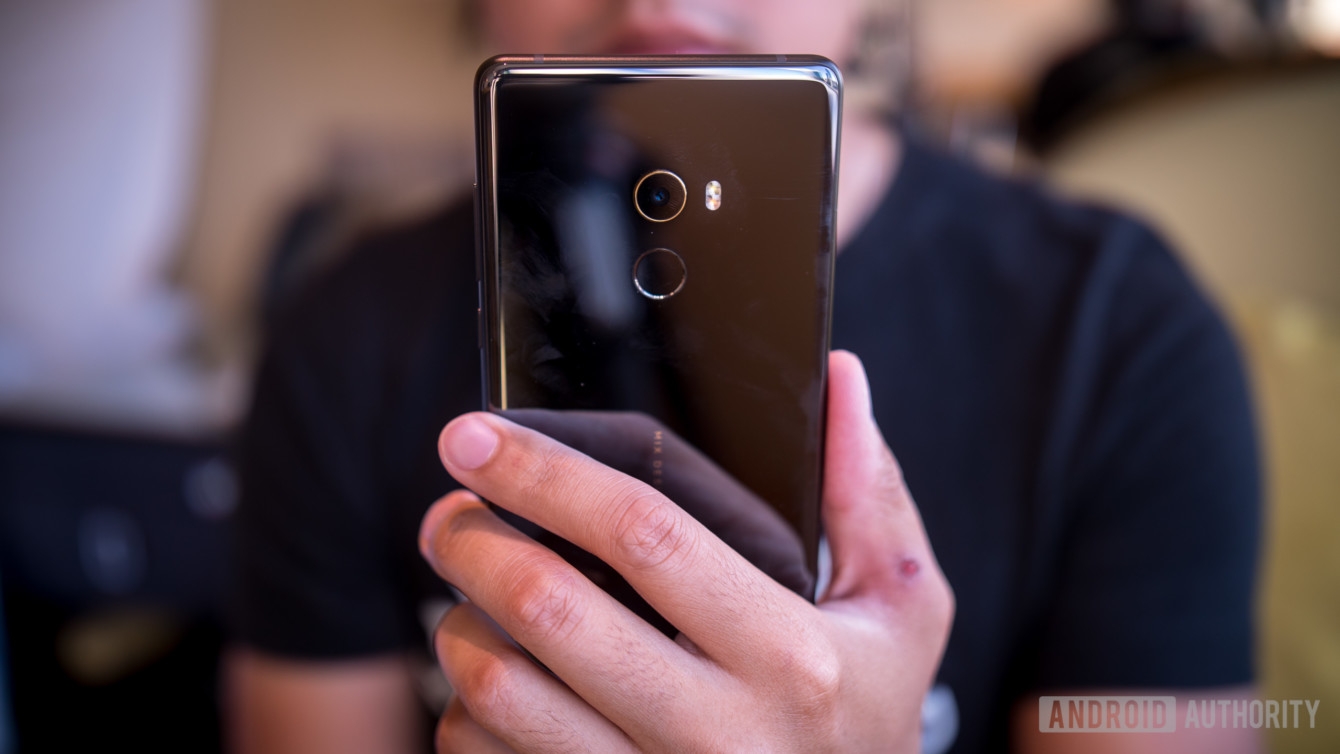 Trên tay nhanh Xiaomi Mi Mix 2 Trên tay nhanh Xiaomi Mi Mix 2