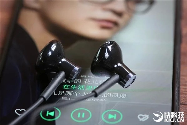 Tai nghe Mi Dual-Unit giá chỉ $10 ra mắt Tai nghe Mi Dual-Unit giá chỉ $10 ra mắt