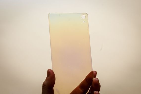 Smartphone với màn hình cảm ứng làm từ kim cương Smartphone với màn hình cảm ứng làm từ kim cương